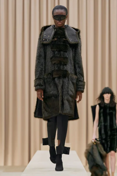 Look 18